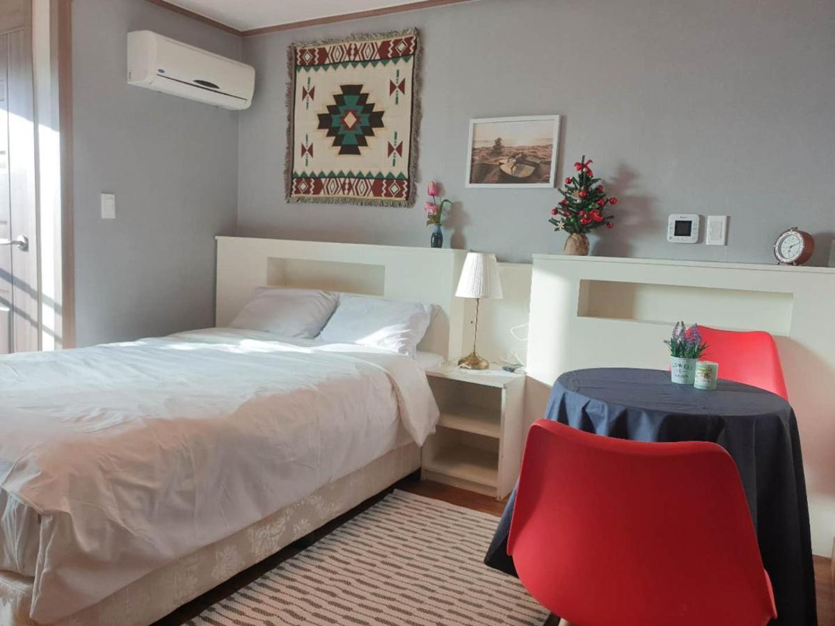 Hy Choi Hostel Seogwipo Bagian luar foto