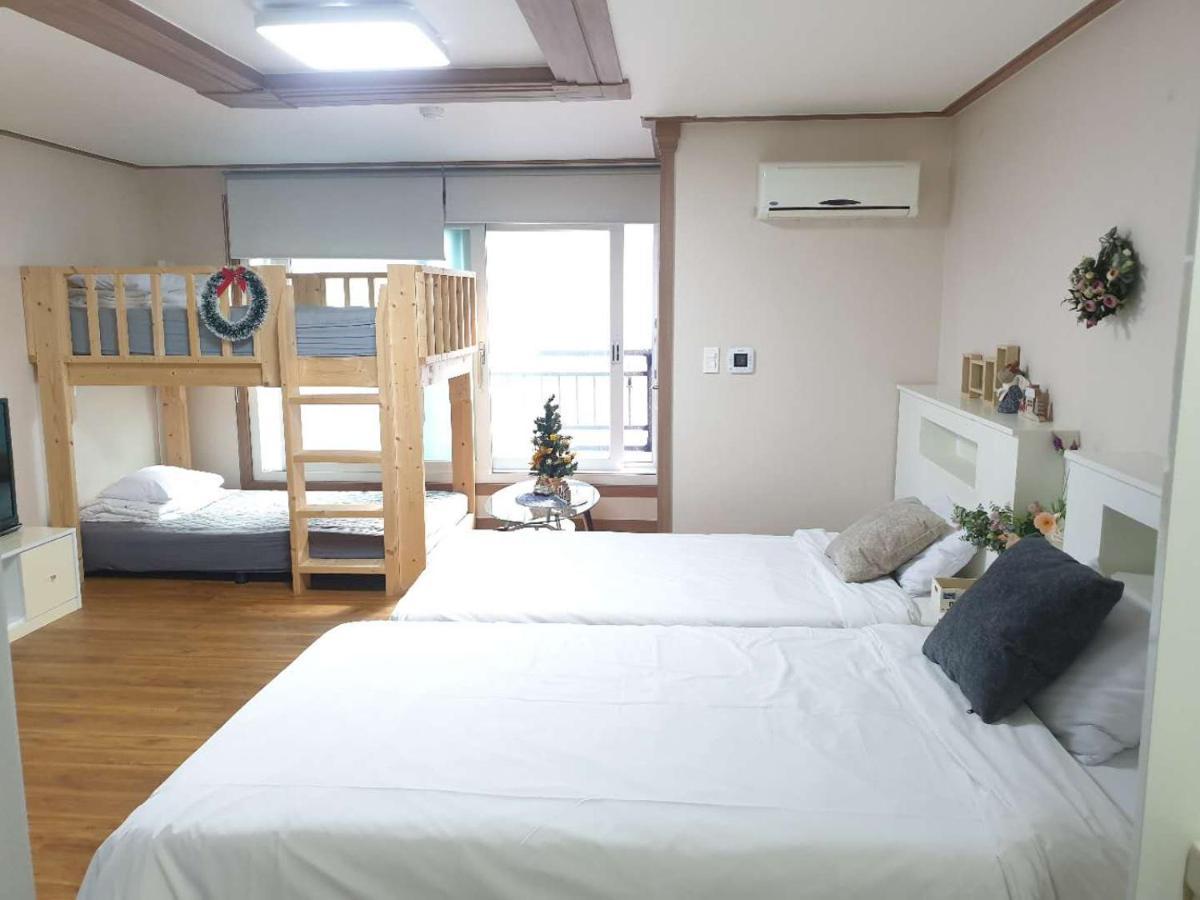 Hy Choi Hostel Seogwipo Bagian luar foto