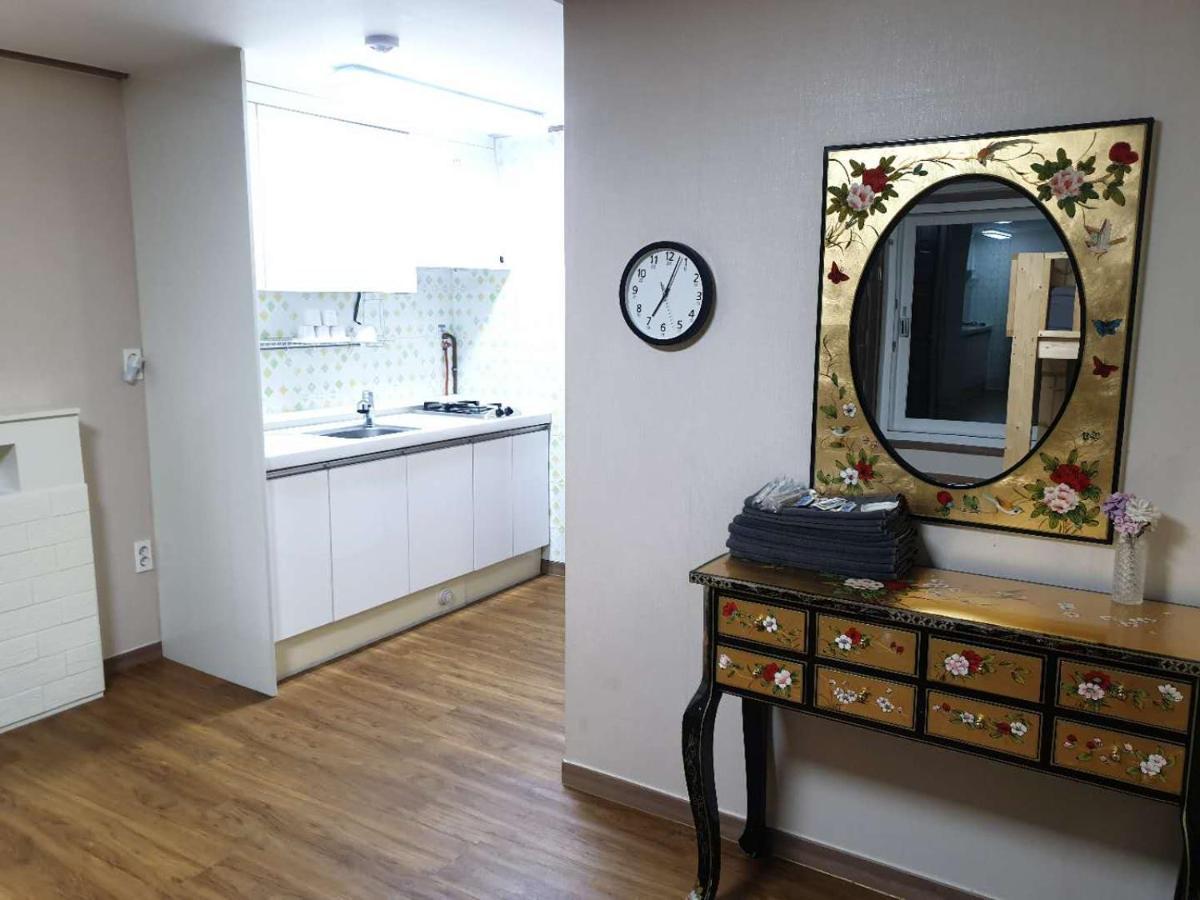 Hy Choi Hostel Seogwipo Bagian luar foto