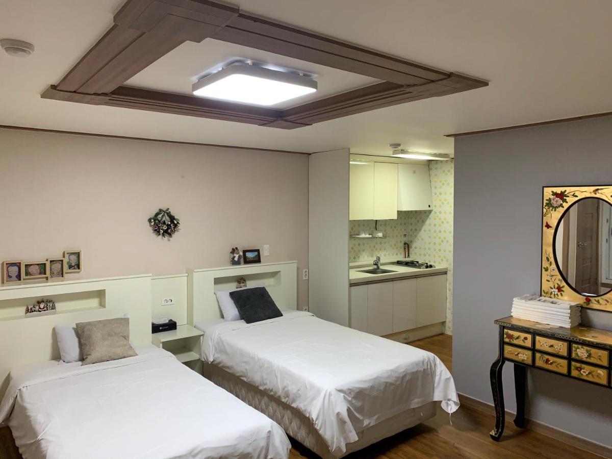 Hy Choi Hostel Seogwipo Bagian luar foto