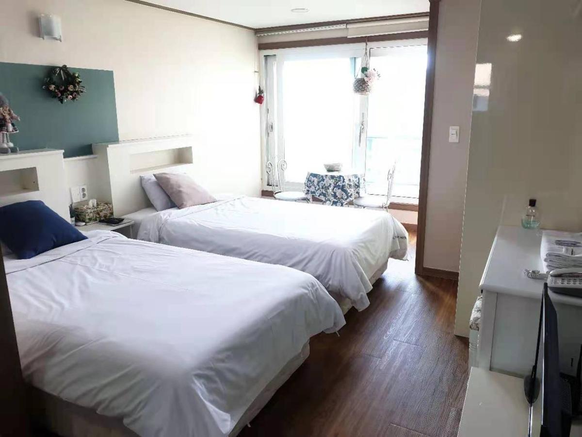 Hy Choi Hostel Seogwipo Bagian luar foto