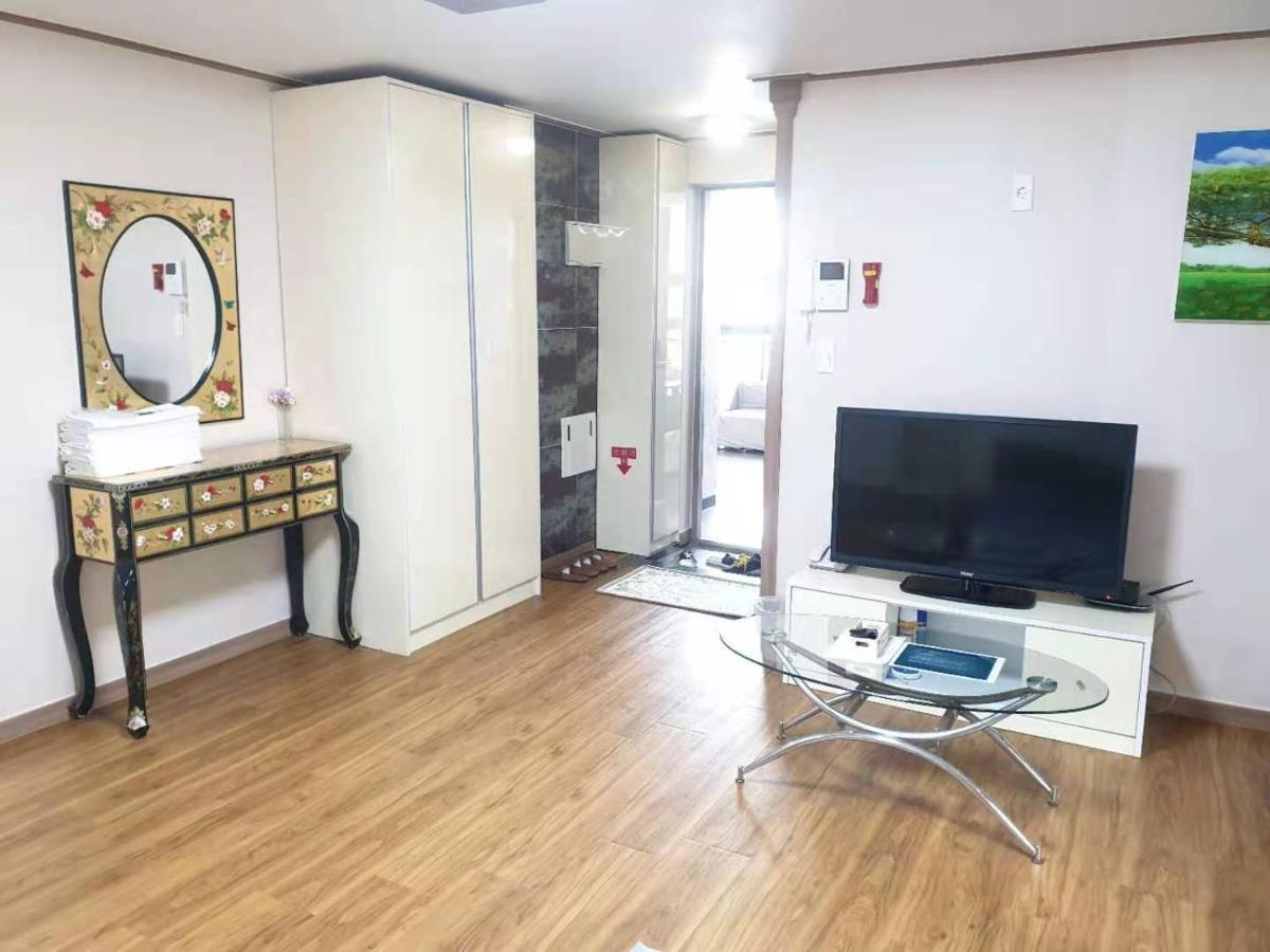 Hy Choi Hostel Seogwipo Bagian luar foto