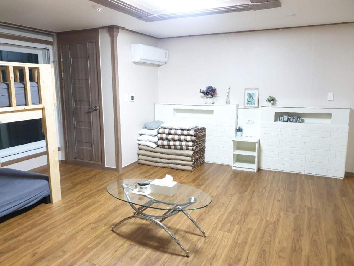 Hy Choi Hostel Seogwipo Bagian luar foto