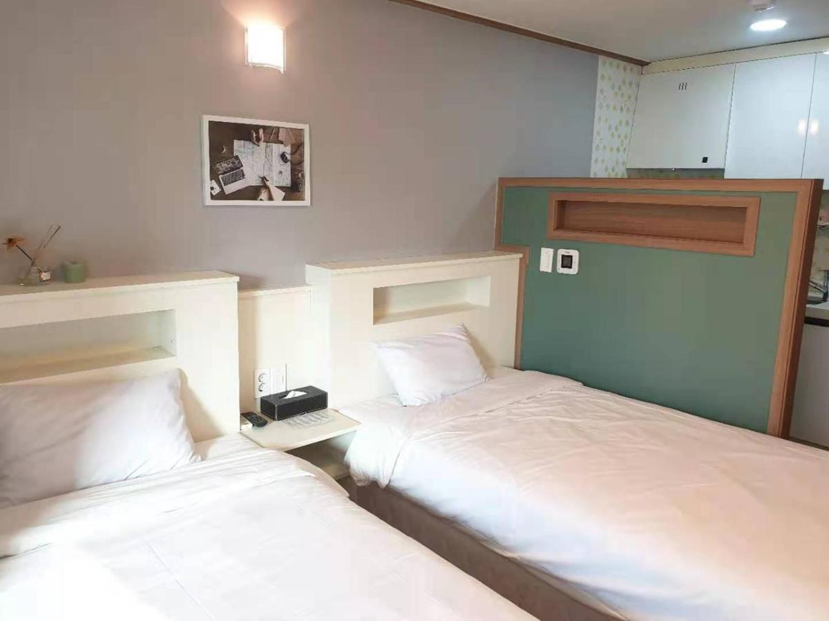 Hy Choi Hostel Seogwipo Bagian luar foto