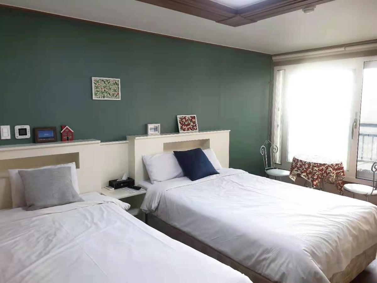 Hy Choi Hostel Seogwipo Bagian luar foto