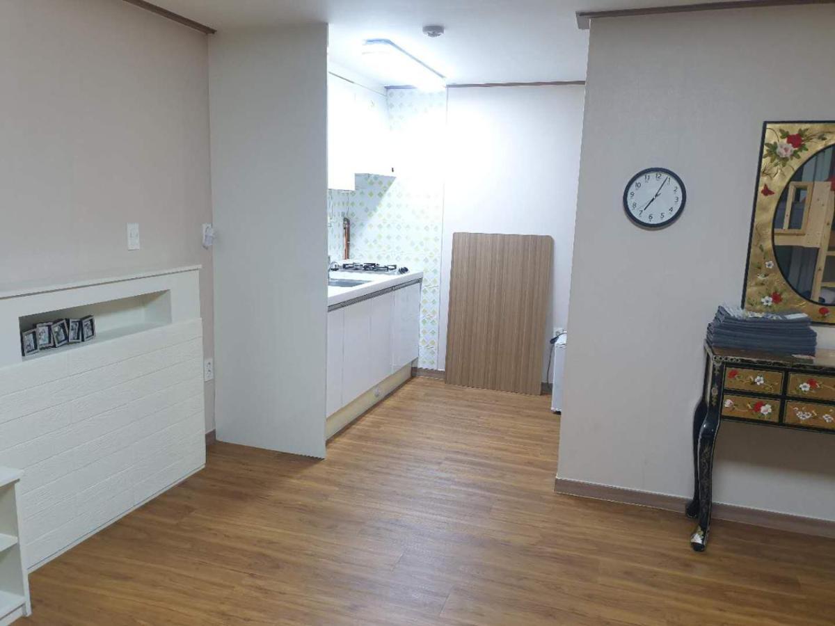 Hy Choi Hostel Seogwipo Bagian luar foto
