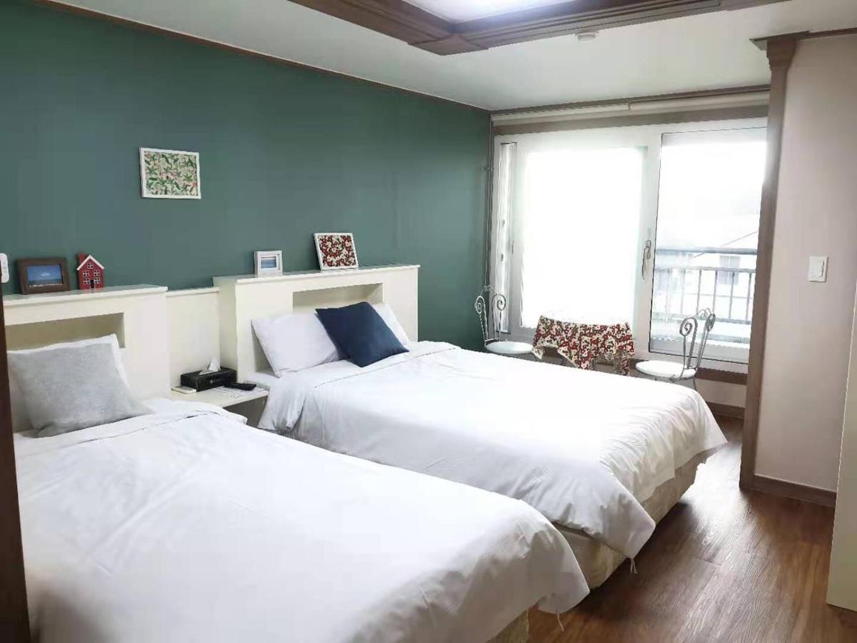 Hy Choi Hostel Seogwipo Bagian luar foto