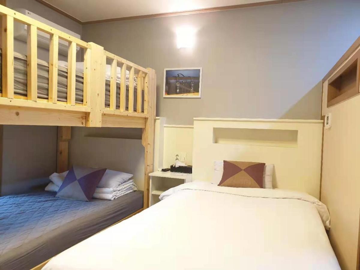 Hy Choi Hostel Seogwipo Bagian luar foto