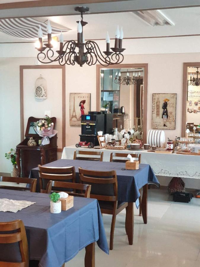 Hy Choi Hostel Seogwipo Bagian luar foto