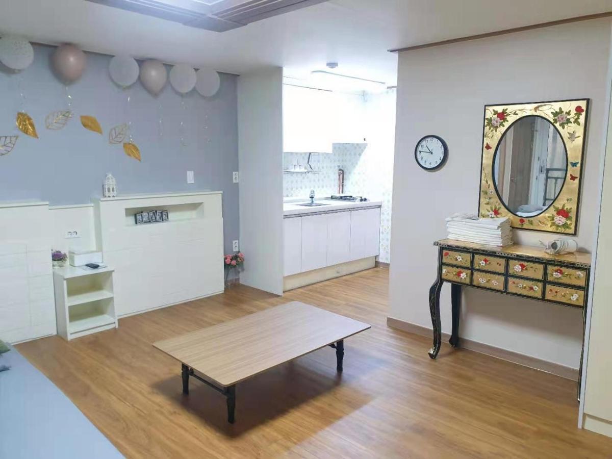 Hy Choi Hostel Seogwipo Bagian luar foto