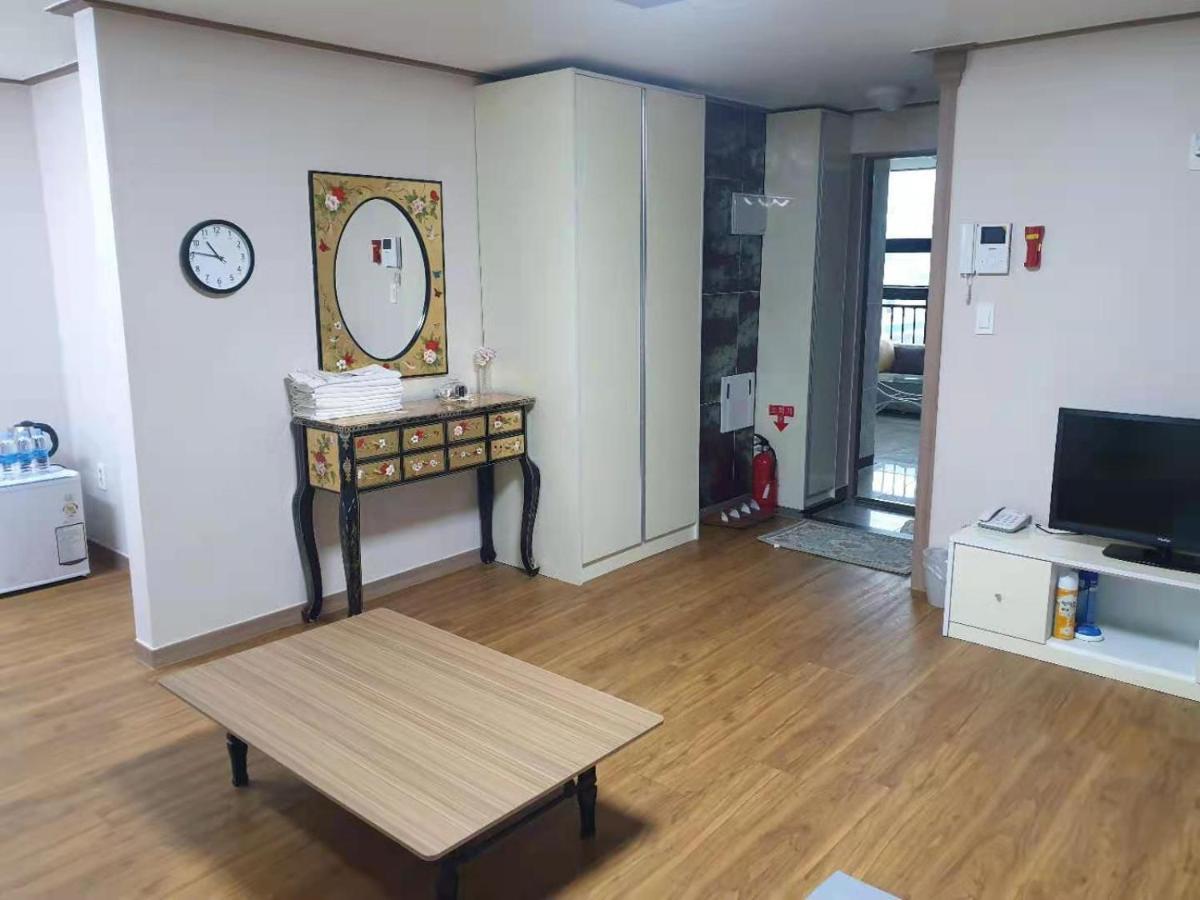 Hy Choi Hostel Seogwipo Bagian luar foto