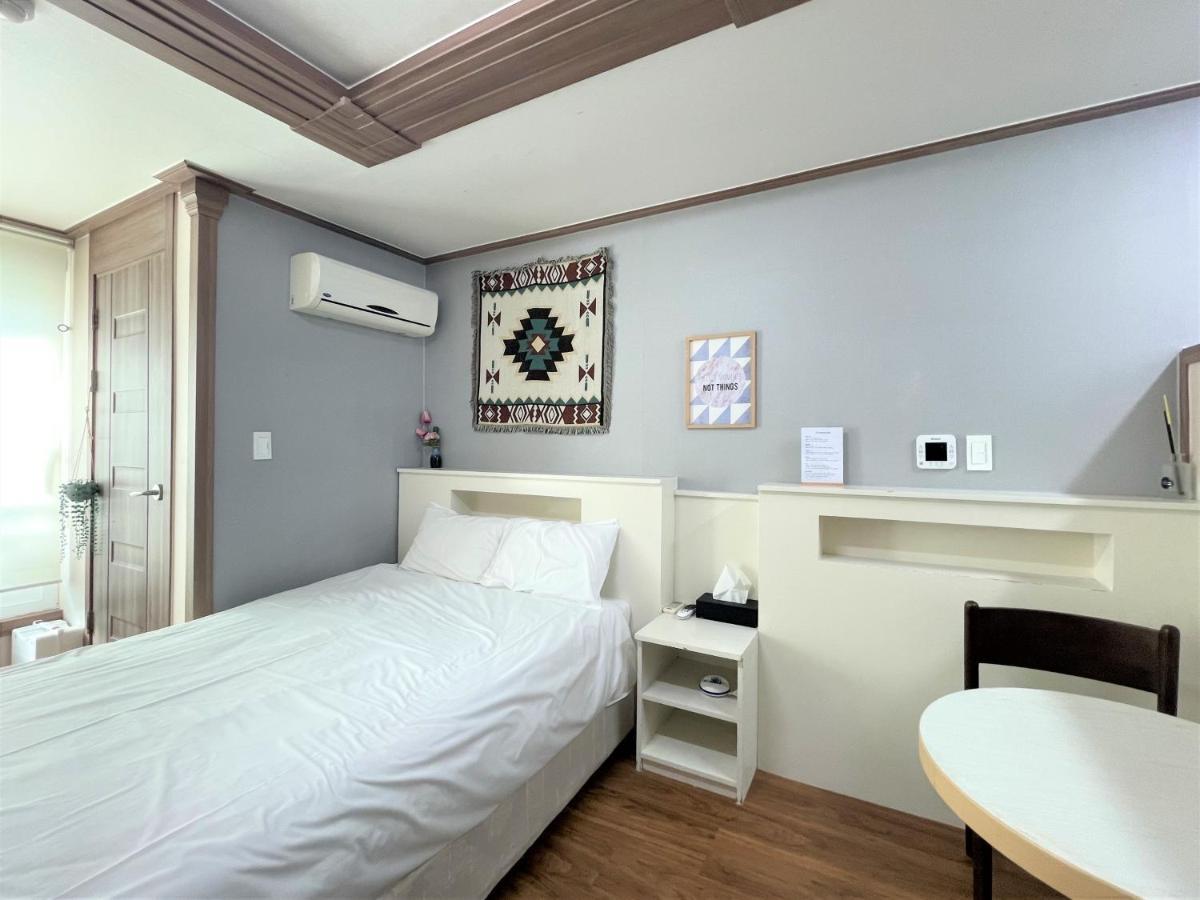 Hy Choi Hostel Seogwipo Bagian luar foto