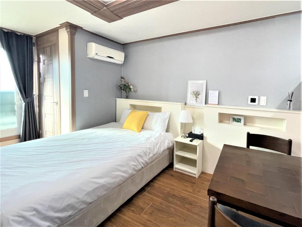 Hy Choi Hostel Seogwipo Bagian luar foto