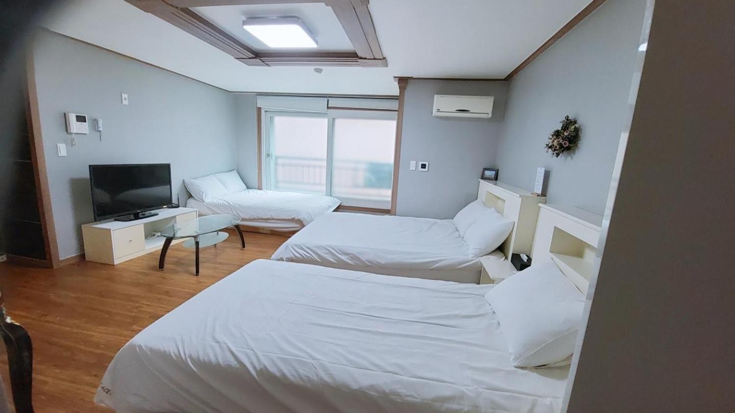 Hy Choi Hostel Seogwipo Bagian luar foto
