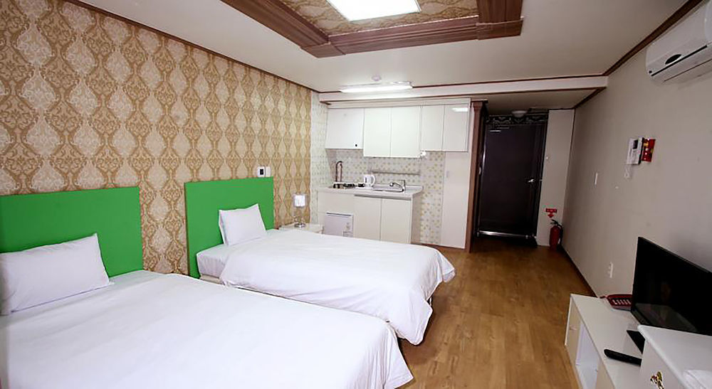 Hy Choi Hostel Seogwipo Bagian luar foto