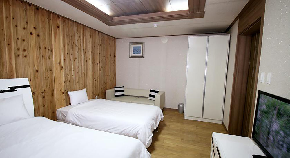 Hy Choi Hostel Seogwipo Bagian luar foto
